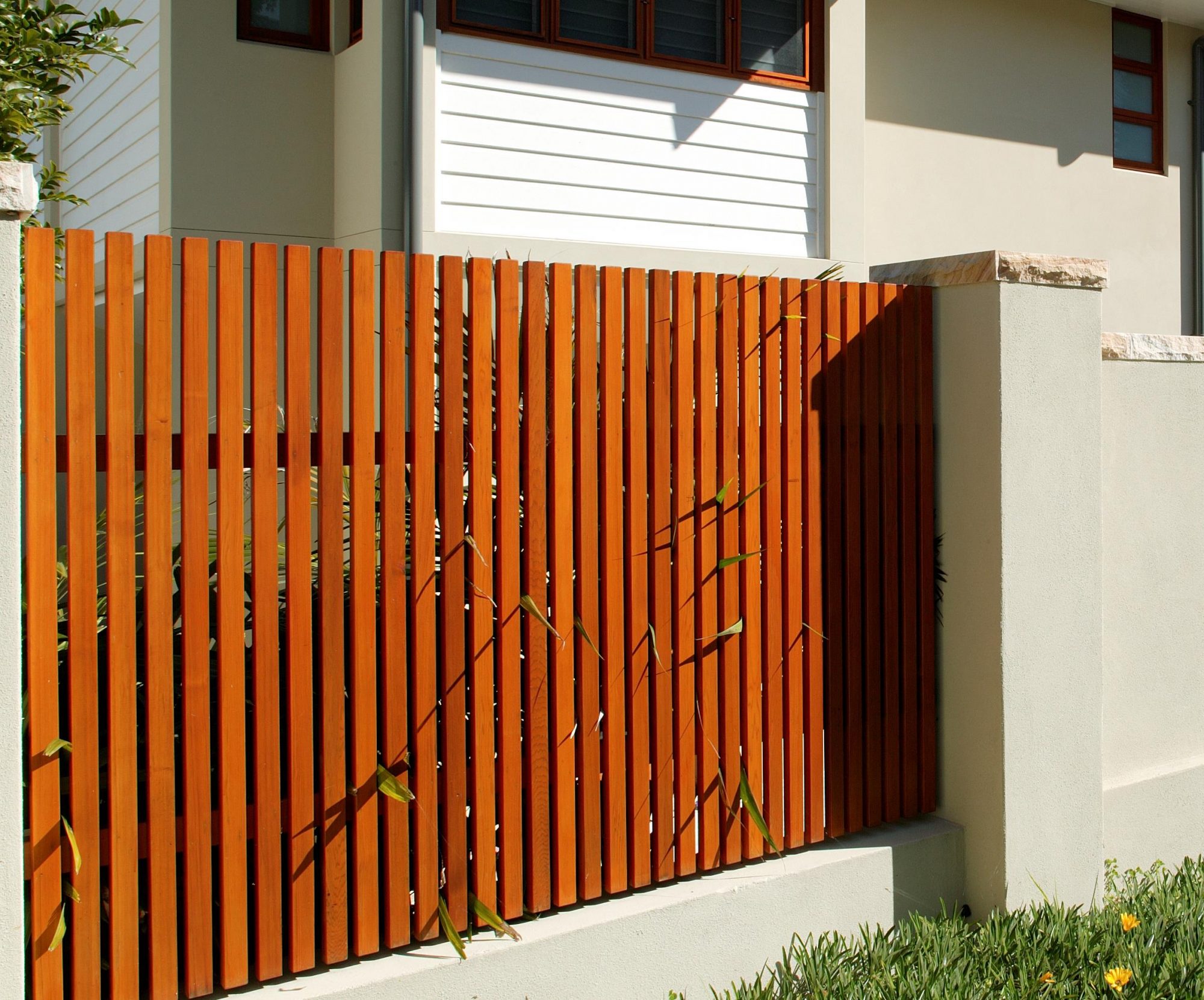 Protect timber fences from the elements with Sikkens range of wood coatings and timber stains